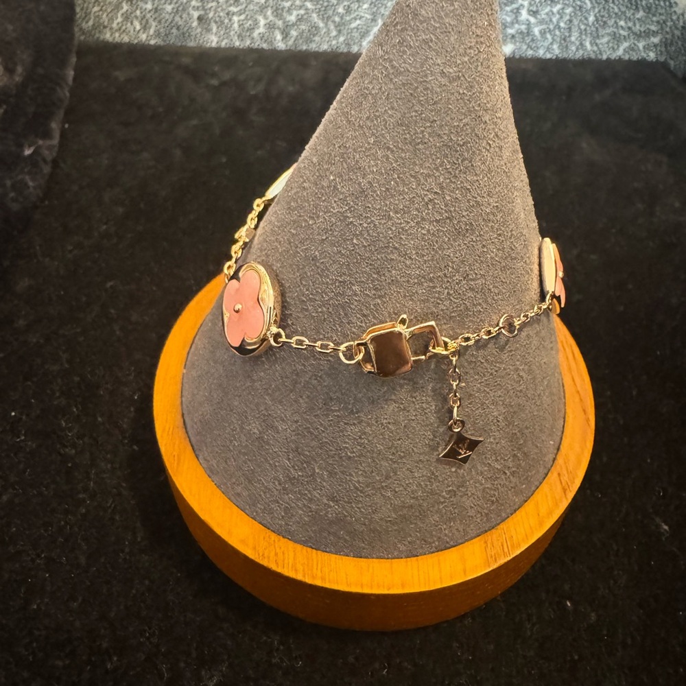 Louis Vuitton Gold and Pink Monogram AU750 Bracelet - Picture 5 of 6